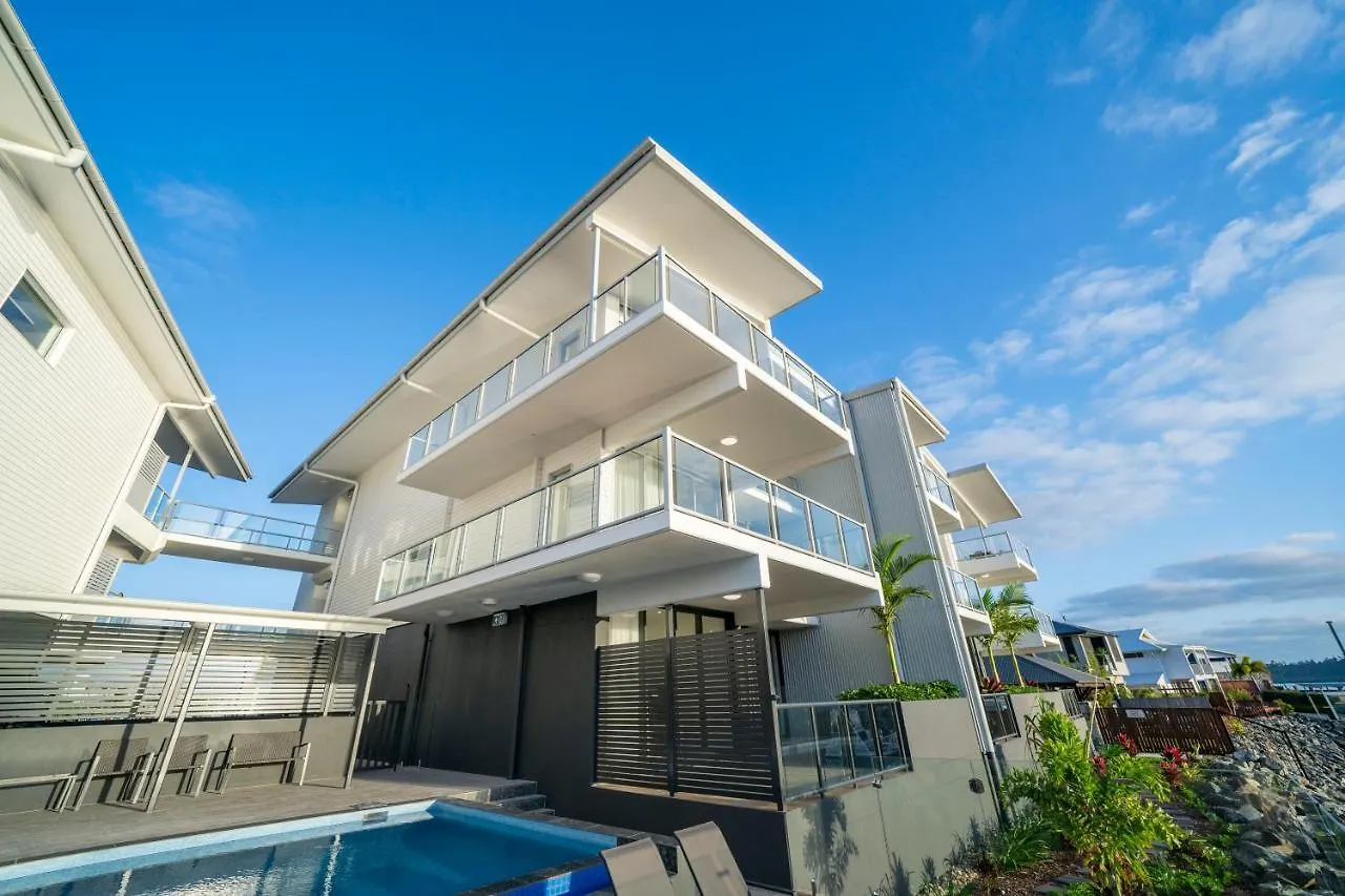 Hotel Harbour Cove Airlie Beach