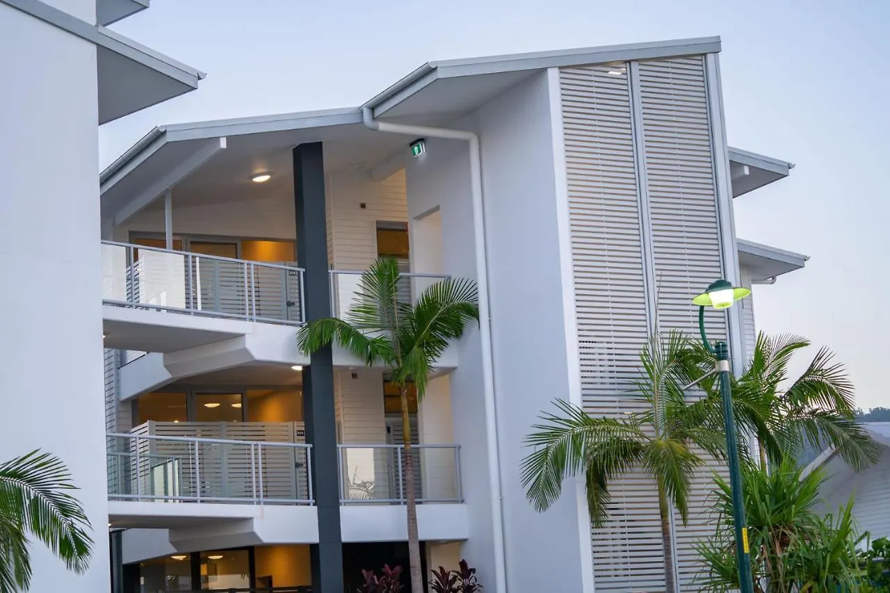 Hotel Harbour Cove Airlie Beach