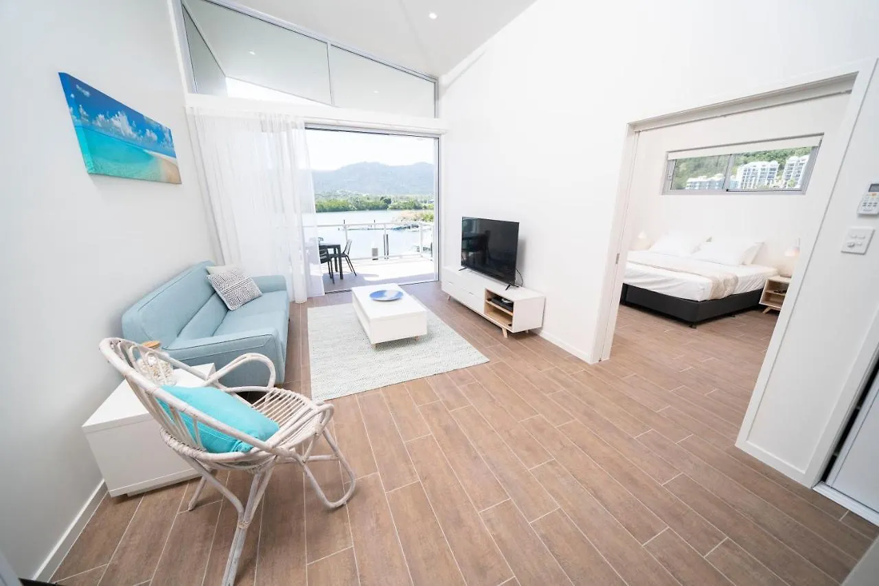 Hotel Harbour Cove Airlie Beach