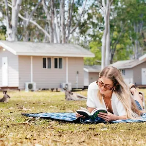 Kangarooms Noosa Everglades Hostel